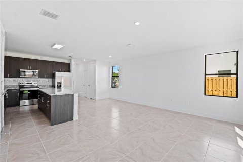 House in Miami, Florida 4 bedrooms № 1423675 - photo 8