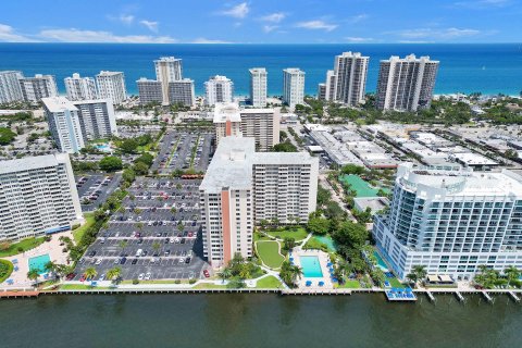 Condo in Fort Lauderdale, Florida, 2 bedrooms  № 1029386 - photo 1