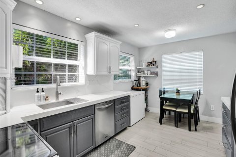 Villa ou maison à vendre à Dania Beach, Floride: 4 chambres, 198.25 m2 № 1029262 - photo 9