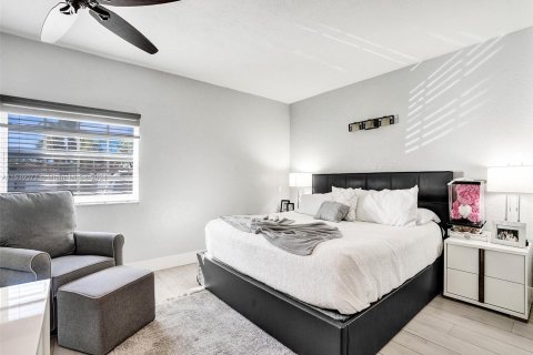 Casa en venta en Dania Beach, Florida, 4 dormitorios, 198.25 m2 № 1029262 - foto 18