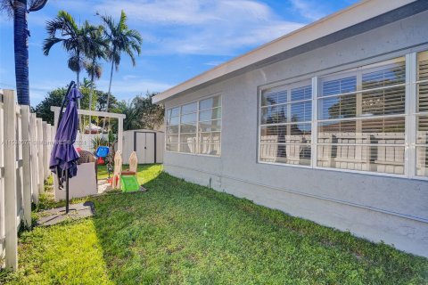 Casa en venta en Dania Beach, Florida, 4 dormitorios, 198.25 m2 № 1029262 - foto 30