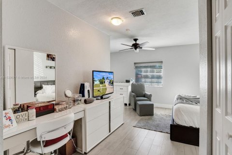 Casa en venta en Dania Beach, Florida, 4 dormitorios, 198.25 m2 № 1029262 - foto 21