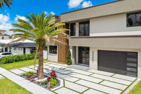 Villa ou maison à vendre à Lighthouse Point, Floride: 5 chambres, 427.54 m2 № 1068551 - photo 1