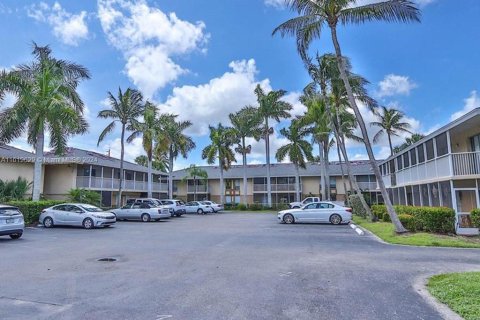 Condo in Fort Myers, Florida, 1 bedroom  № 1241625 - photo 1