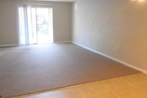 Condo in Fort Myers, Florida, 1 bedroom  № 1241625 - photo 9