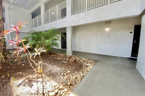 Condo in Fort Myers, Florida, 1 bedroom  № 1241625 - photo 11