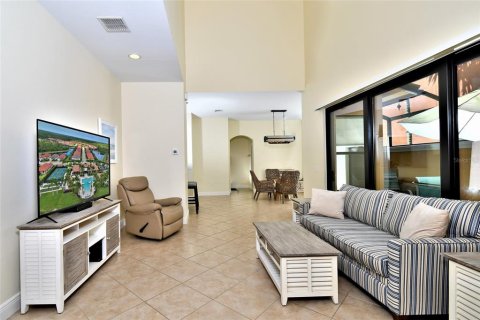 House in Naples, Florida 3 bedrooms, 196.49 sq.m. № 1020320 - photo 7