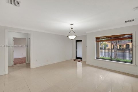 House in Miami, Florida 4 bedrooms, 213.68 sq.m. № 1325913 - photo 4