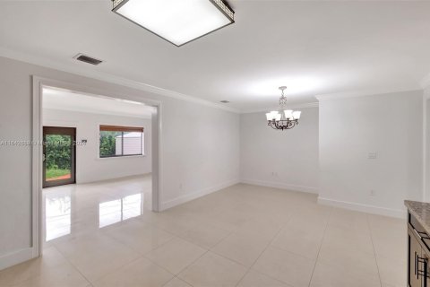 House in Miami, Florida 4 bedrooms, 213.68 sq.m. № 1325913 - photo 9