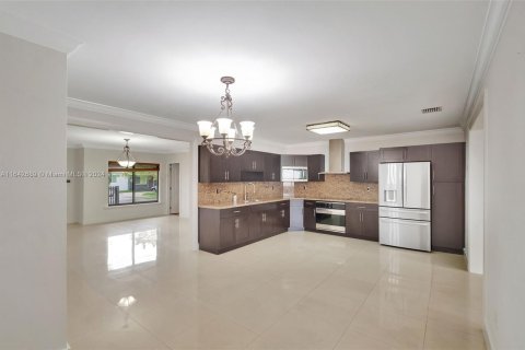 House in Miami, Florida 4 bedrooms, 213.68 sq.m. № 1325913 - photo 7