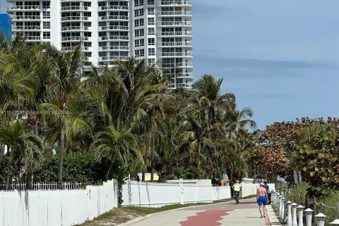 Condo in Miami Beach, Florida, 2 bedrooms  № 1056710 - photo 23