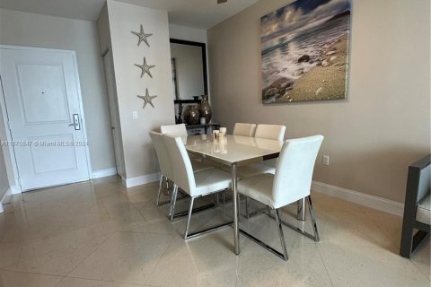 Condominio en venta en Fort Lauderdale, Florida, 2 dormitorios, 111.67 m2 № 1397410 - foto 2