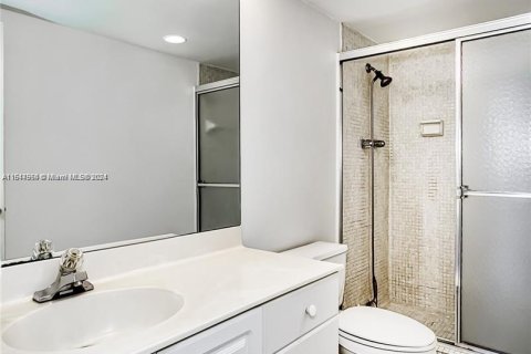 Condo in Sunny Isles Beach, Florida, 2 bedrooms  № 1330984 - photo 24