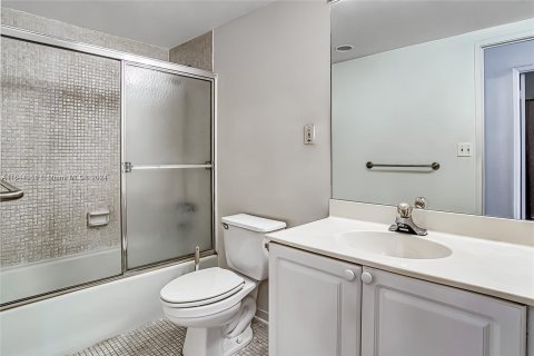 Condo in Sunny Isles Beach, Florida, 2 bedrooms  № 1330984 - photo 18