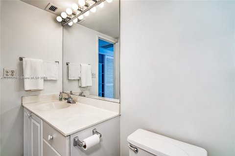 Condo in Sunny Isles Beach, Florida, 2 bedrooms  № 1330984 - photo 23