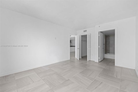 Condo in Miami Beach, Florida, 3 bedrooms  № 1331873 - photo 26