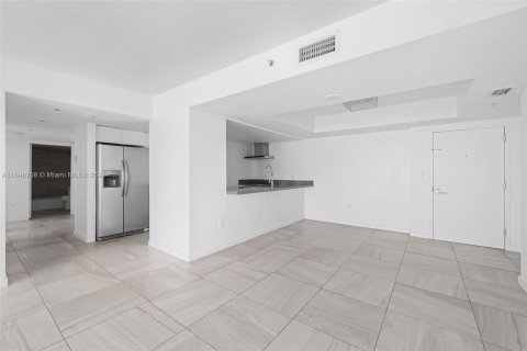 Condo in Miami Beach, Florida, 3 bedrooms  № 1331873 - photo 13