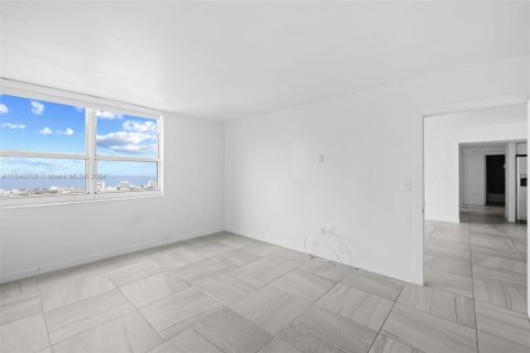 Condo in Miami Beach, Florida, 3 bedrooms  № 1331873 - photo 27