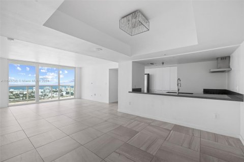 Condo in Miami Beach, Florida, 3 bedrooms  № 1331873 - photo 2