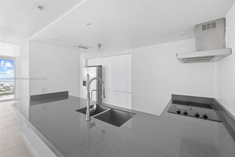 Condo in Miami Beach, Florida, 3 bedrooms  № 1331873 - photo 16