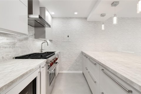 Condo in Miami Beach, Florida, 1 bedroom  № 1330961 - photo 5