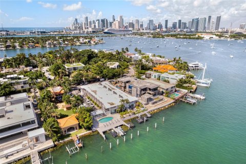 Condo in Miami Beach, Florida, 1 bedroom  № 1330961 - photo 16