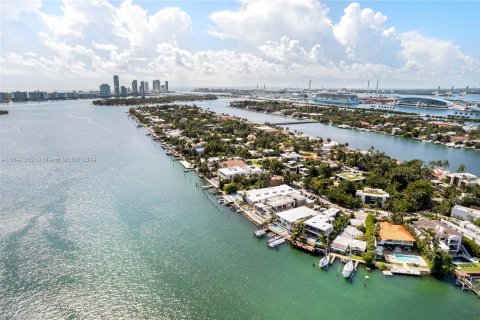 Condo in Miami Beach, Florida, 1 bedroom  № 1330961 - photo 15