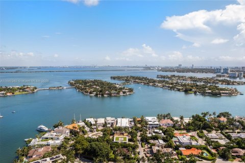 Condo in Miami Beach, Florida, 1 bedroom  № 1330961 - photo 14