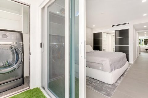 Condo in Miami Beach, Florida, 1 bedroom  № 1330961 - photo 9