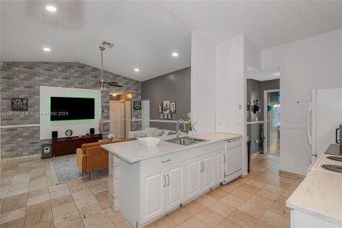 Condo in Miami, Florida, 3 bedrooms  № 1396765 - photo 8