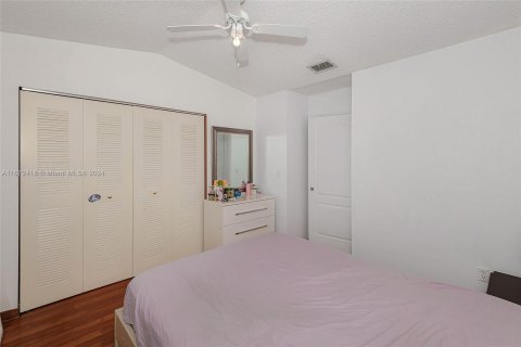 Condo in Miami, Florida, 3 bedrooms  № 1396765 - photo 19