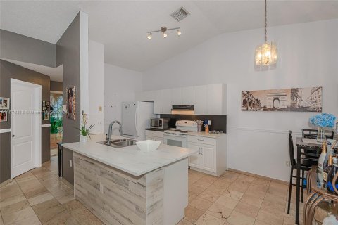 Condo in Miami, Florida, 3 bedrooms  № 1396765 - photo 10