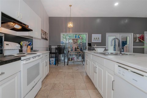 Copropriété à vendre à Miami, Floride: 3 chambres, 99.41 m2 № 1396765 - photo 9