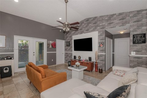 Copropriété à vendre à Miami, Floride: 3 chambres, 99.41 m2 № 1396765 - photo 4