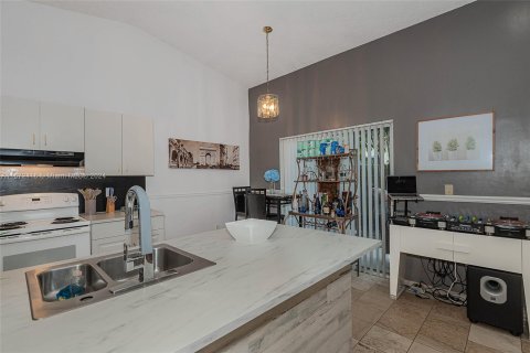 Copropriété à vendre à Miami, Floride: 3 chambres, 99.41 m2 № 1396765 - photo 11