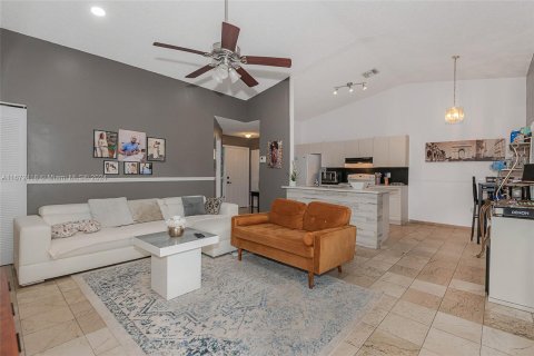 Copropriété à vendre à Miami, Floride: 3 chambres, 99.41 m2 № 1396765 - photo 6