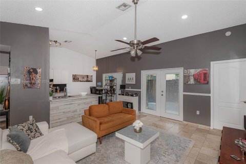 Copropriété à vendre à Miami, Floride: 3 chambres, 99.41 m2 № 1396765 - photo 3