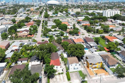 Commercial property in Miami, Florida 144.93 sq.m. № 1241326 - photo 6