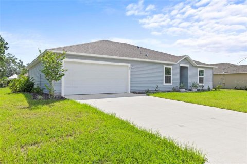 House in Palm Coast, Florida 5 bedrooms, 190.64 sq.m. № 1346238 - photo 1