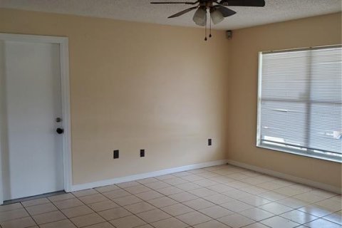 House in Kissimmee, Florida 3 bedrooms, 130.06 sq.m. № 1346239 - photo 10