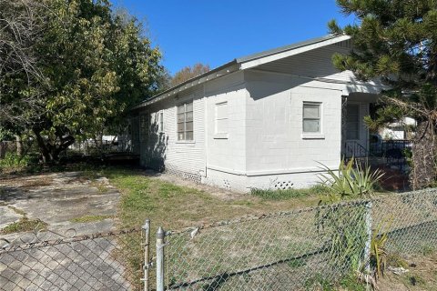 House in Tampa, Florida 3 bedrooms, 120.22 sq.m. № 1390144 - photo 3