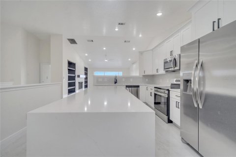 Villa ou maison à vendre à Kissimmee, Floride: 4 chambres, 263.94 m2 № 1278234 - photo 16