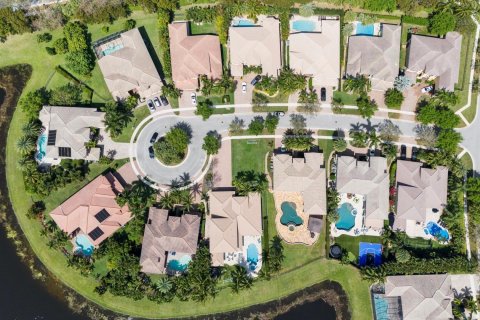 House in Boynton Beach, Florida 6 bedrooms, 453.55 sq.m. № 1075834 - photo 13