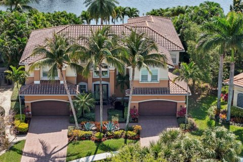 House in Boynton Beach, Florida 6 bedrooms, 453.55 sq.m. № 1075834 - photo 14