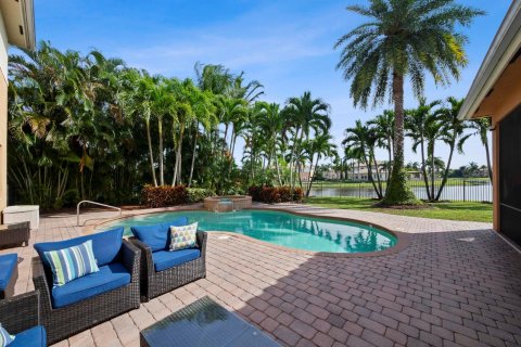 House in Boynton Beach, Florida 6 bedrooms, 453.55 sq.m. № 1075834 - photo 22
