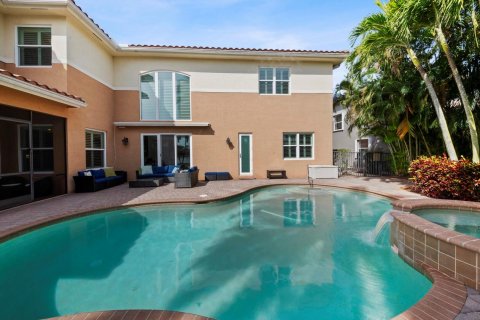 House in Boynton Beach, Florida 6 bedrooms, 453.55 sq.m. № 1075834 - photo 20