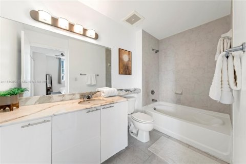 Copropriété à vendre à Miami, Floride: 2 chambres, 110.09 m2 № 1389989 - photo 12