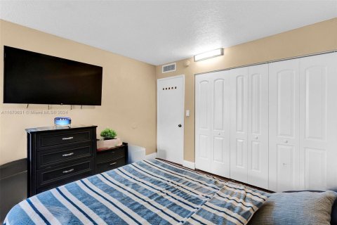 Condo in Miami, Florida, 1 bedroom  № 1389936 - photo 10