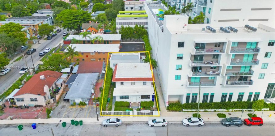 Commercial property in Miami, Florida 407.28 sq.m. № 1225320