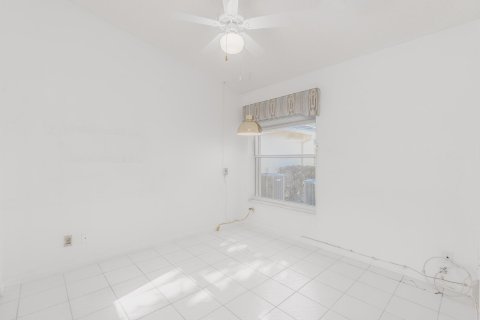 House in Palm City, Florida 3 bedrooms, 146.51 sq.m. № 1098932 - photo 4